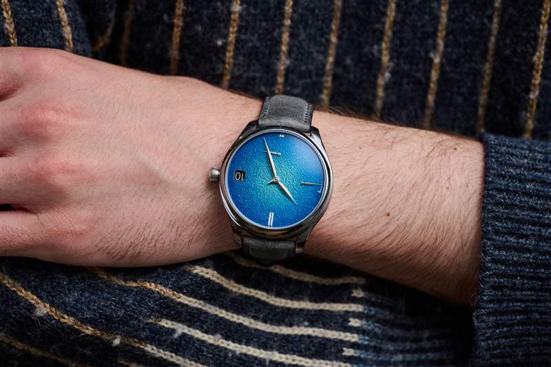 全新 Moser Endeavor Perpetual Calendar 煙熏大明火琺瑯表盤(pán)